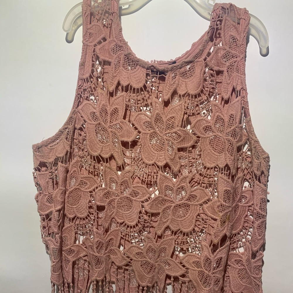 Nude pink crop top no sleeves floral lace